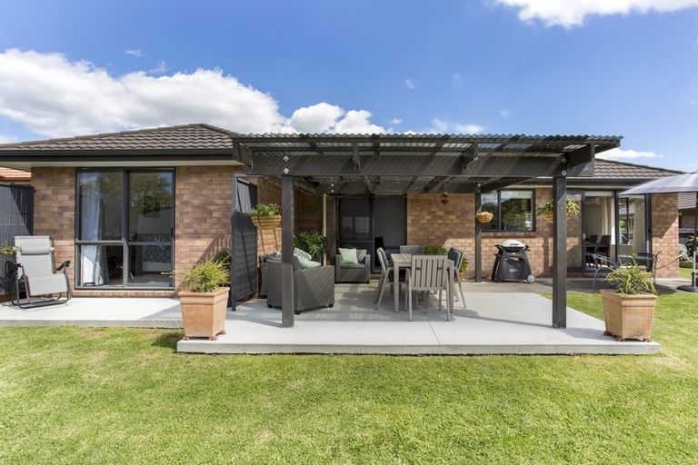 Photo of property in 35 Cabeleigh Drive, Helensville, 0800