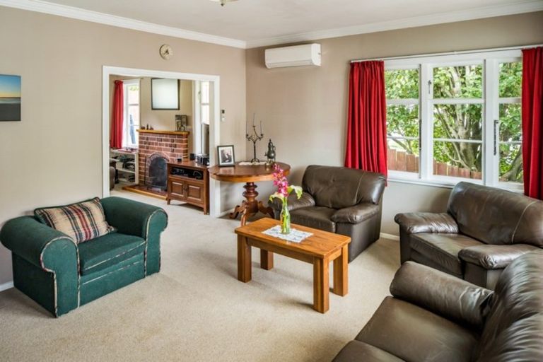 Photo of property in 13 Lyndhurst Road, Tawa, Wellington, 5028