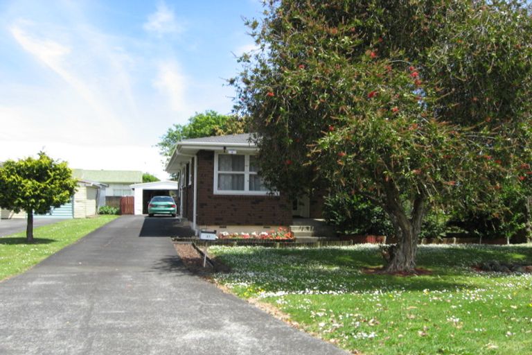 Photo of property in 27 Mckenzie Road, Mangere Bridge, Auckland, 2022
