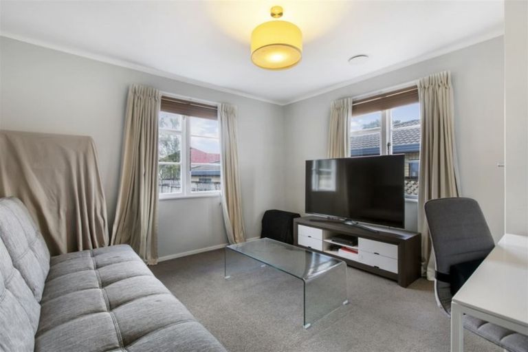 Photo of property in 10 Gladfield Lane, Te Atatu Peninsula, Auckland, 0610