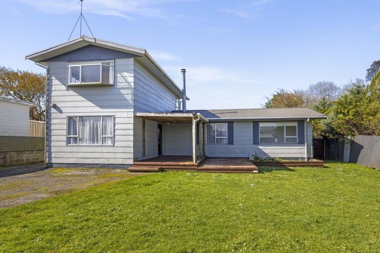 Photo of property in 4 Guernsey Place, Fitzherbert, Palmerston North, 4410