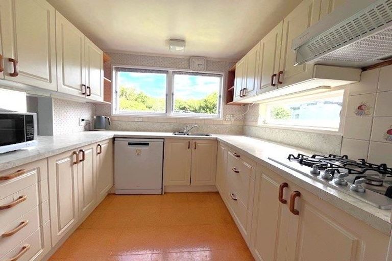 Photo of property in 14 Haast Close, Kelson, Lower Hutt, 5010