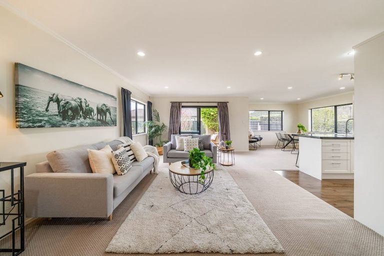 Photo of property in 48 Sunstone Crescent, Brown Owl, Upper Hutt, 5018