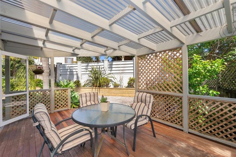Photo of property in 1/16 Sailfish Drive, West Harbour, Auckland, 0618