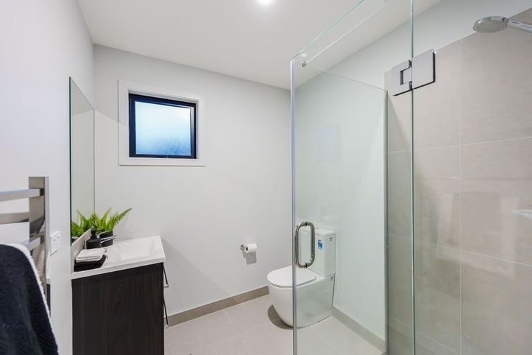 Photo of property in 2e Nerita Place, Long Bay, Auckland, 0630