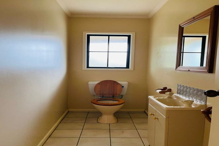 Photo of property in 233 Waihoehoe Road, Drury, 2577