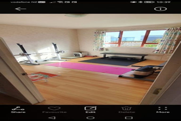 Photo of property in 6 Karamu Street, Te Atatu Peninsula, Auckland, 0610