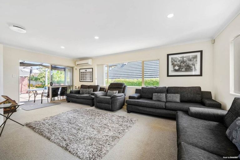 Photo of property in 31 Maghera Drive, East Tamaki Heights, Auckland, 2016