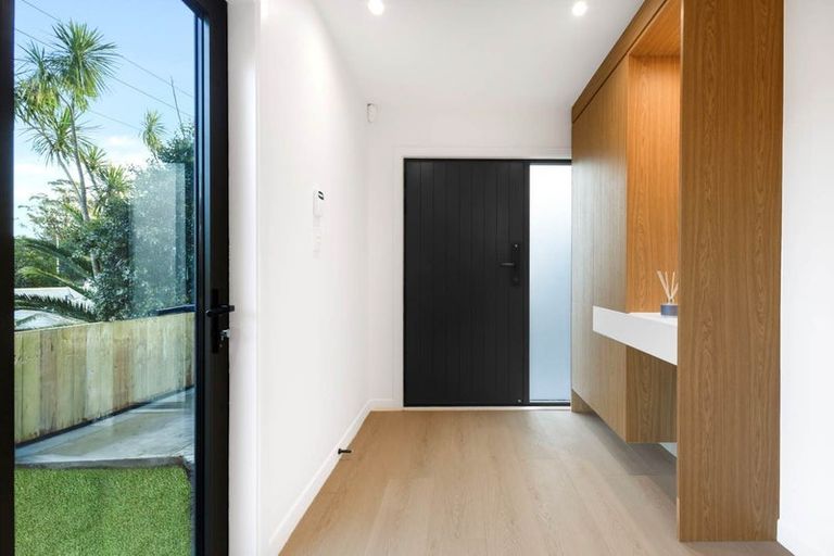 Photo of property in 69d Chivalry Road, Glenfield, Auckland, 0629