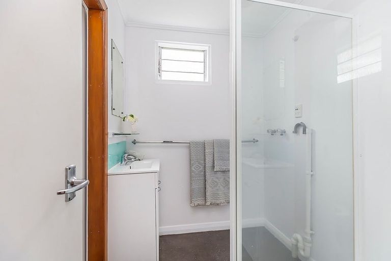 Photo of property in 48 Randwick Road, Northland, Wellington, 6012