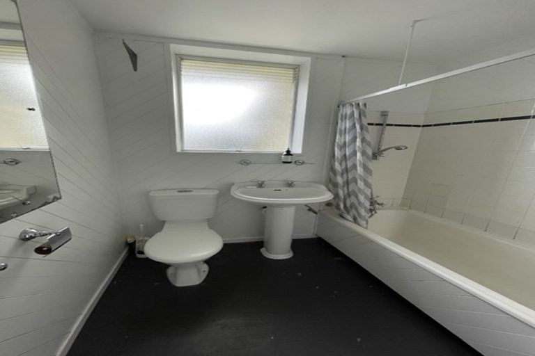 Photo of property in 13 Rickards Place, New Lynn, Auckland, 0600