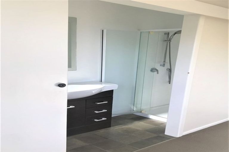 Photo of property in 76 Pupuke Road, Hillcrest, Auckland, 0627