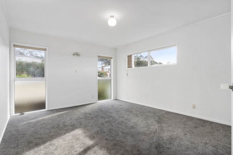 Photo of property in 19 Ravenwood Drive, Forrest Hill, Auckland, 0620