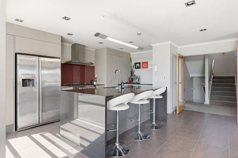 Photo of property in 23 Tay Street, Mount Maunganui, 3116