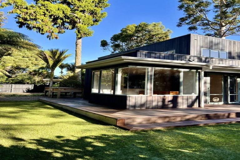 Photo of property in 90 Park Road, Titirangi, Auckland, 0604