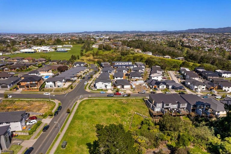 Photo of property in 1 Kaimai Avenue, Massey, 0614