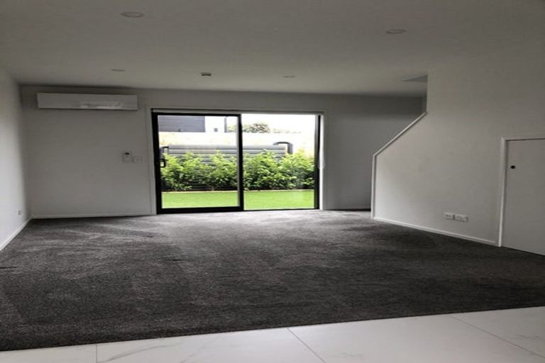 Photo of property in 11/19 Karamu Street, Te Atatu Peninsula, Auckland, 0610