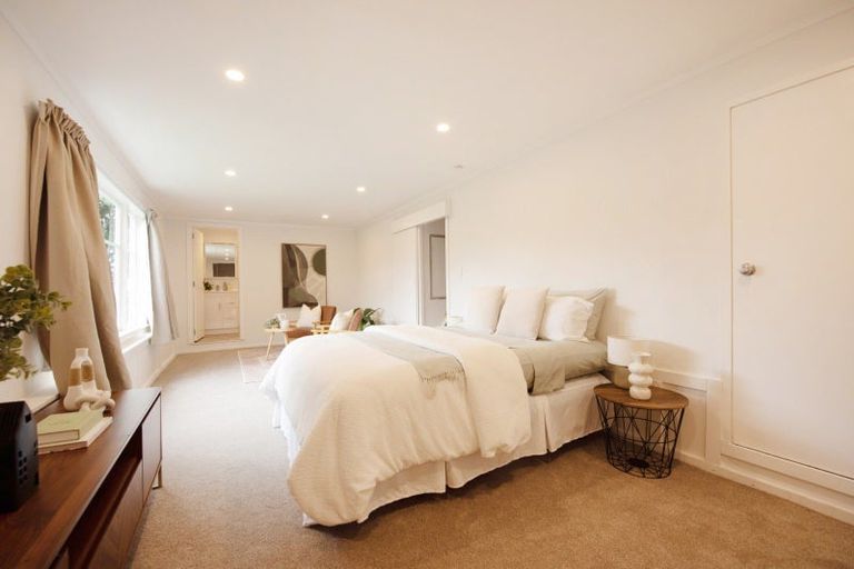 Photo of property in 135 Ruskin Road, Newlands, Wellington, 6037