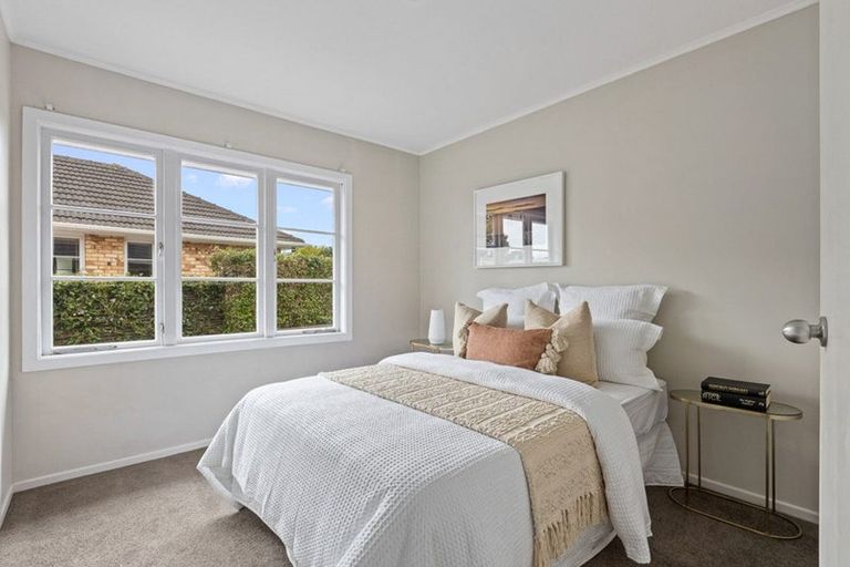 Photo of property in 12 London Street, Te Atatu Peninsula, Auckland, 0610