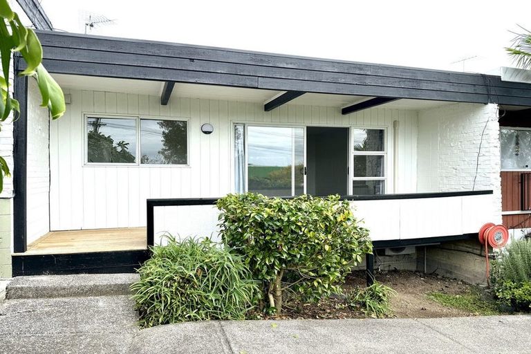 Photo of property in 2/74 Sunnybrae Road, Hillcrest, Auckland, 0627