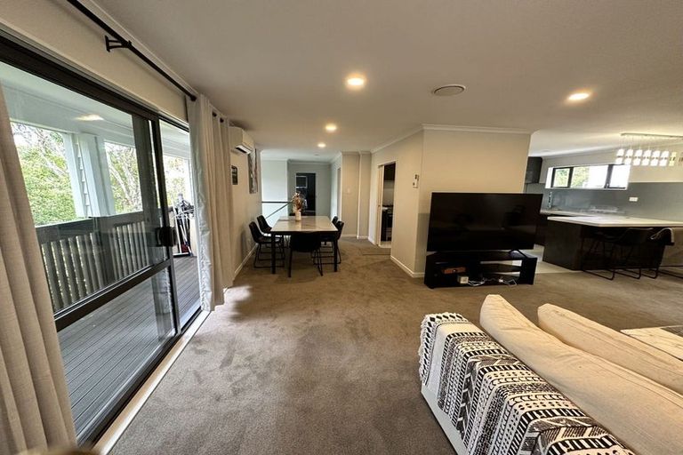 Photo of property in 21a Fairmount Road, Titirangi, Auckland, 0604