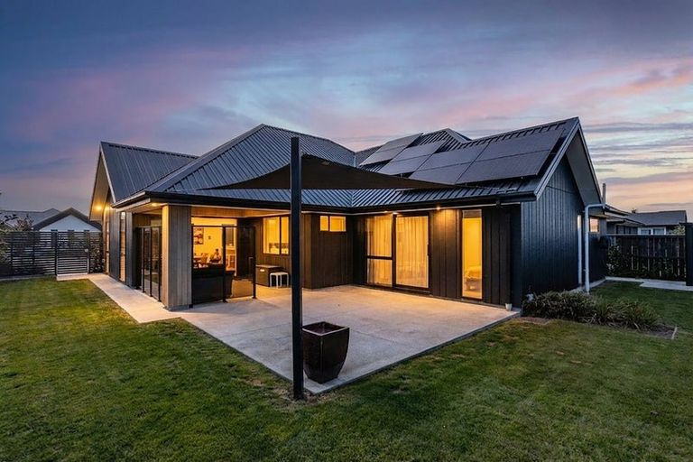 Photo of property in 16 Valour Drive, Rangiora, 7400