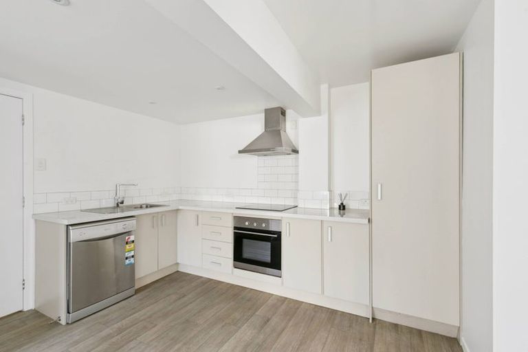 Photo of property in 32 Lynda Avenue, Paparangi, Wellington, 6037