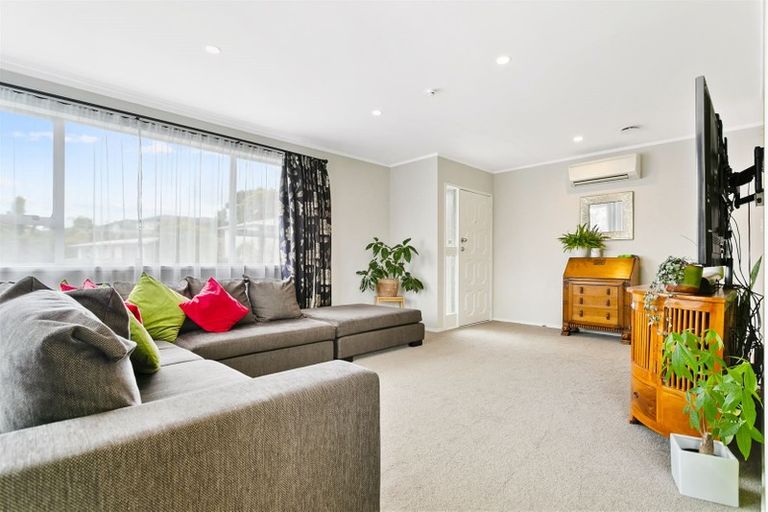 Photo of property in 13 Hewlett Road, Massey, Auckland, 0614