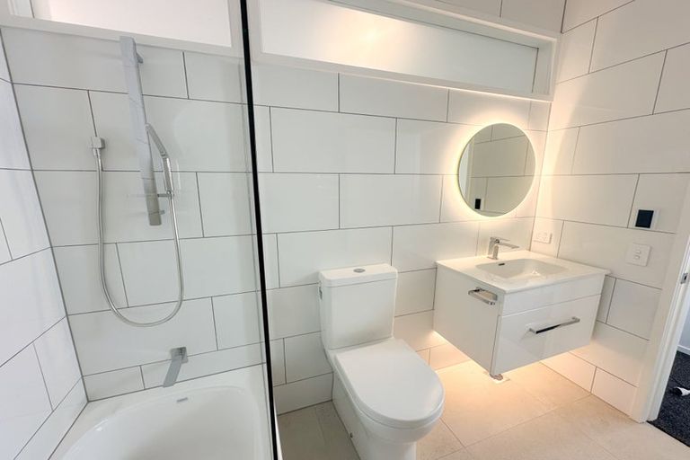 Photo of property in 4 Black Rock Road, Newlands, Wellington, 6037