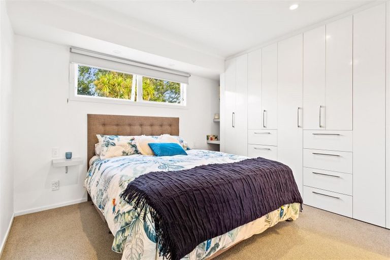 Photo of property in 27 Gill Avenue, Te Atatu Peninsula, Auckland, 0610