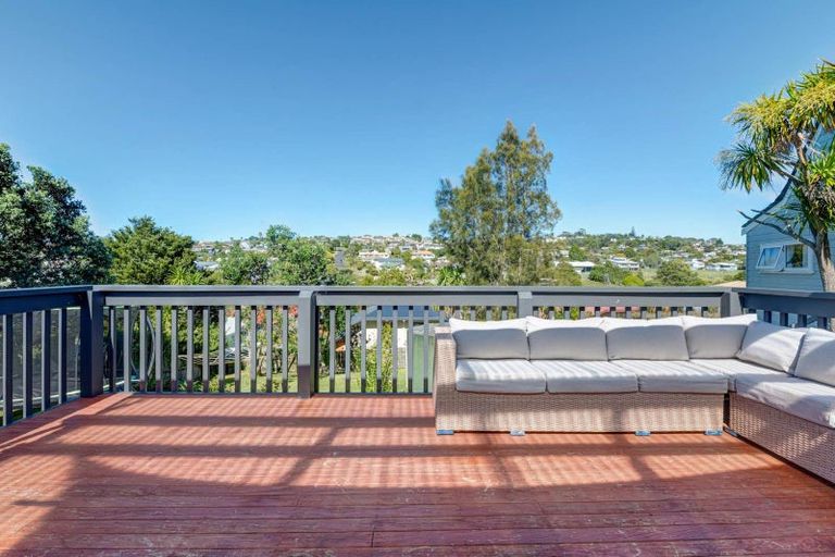 Photo of property in 245 Vipond Road, Stanmore Bay, Whangaparaoa, 0932