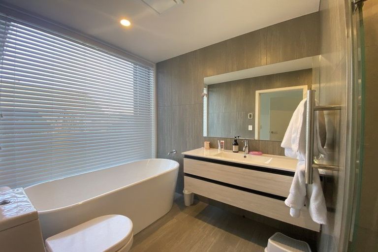 Photo of property in 5 Kotuku Lane, Jacks Point, Queenstown, 9371