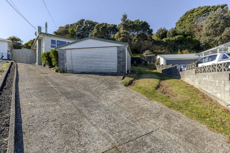 Photo of property in 15 Simons Street, Moturoa, New Plymouth, 4310