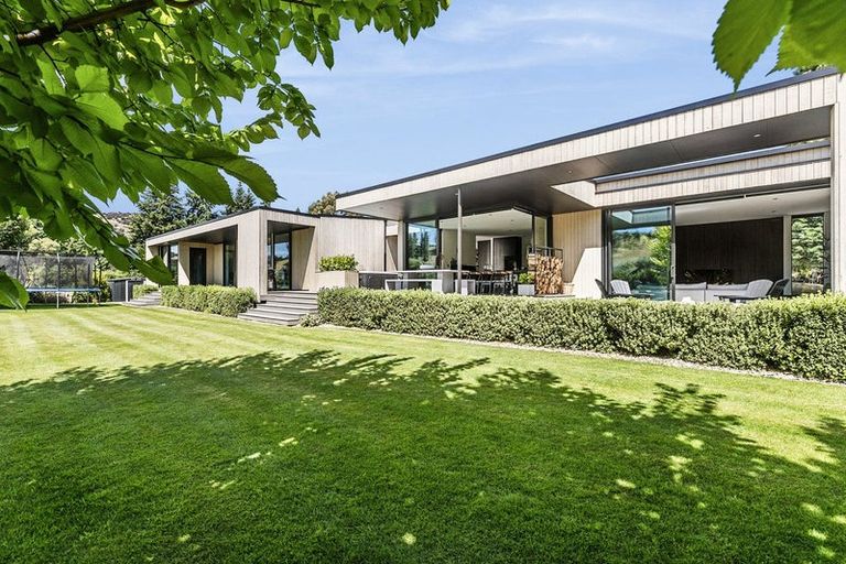 Photo of property in 1 Mcrae Rise, Wanaka, 9305