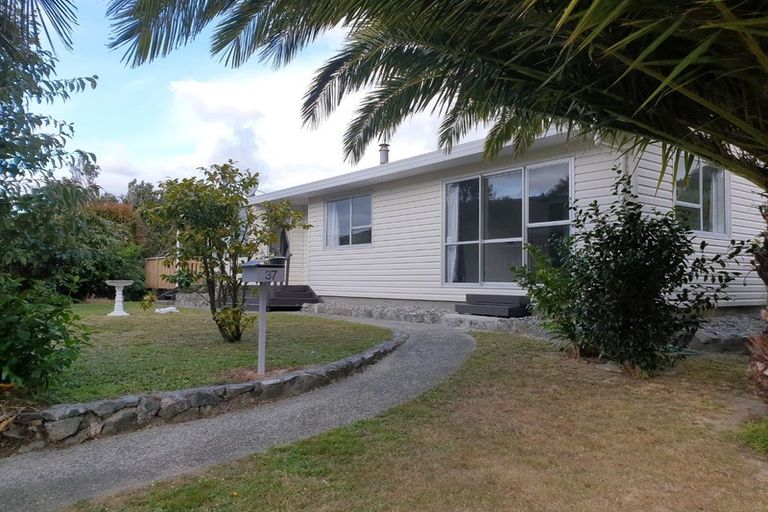 Photo of property in 37 Latitude Close, Whitby, Porirua, 5024