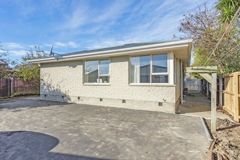 Photo of property in 15 Frensham Crescent, Woolston, Christchurch, 8062
