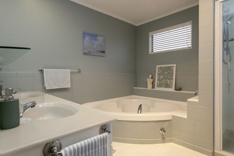 Photo of property in 744 Acacia Bay Road, Acacia Bay, Taupo, 3330