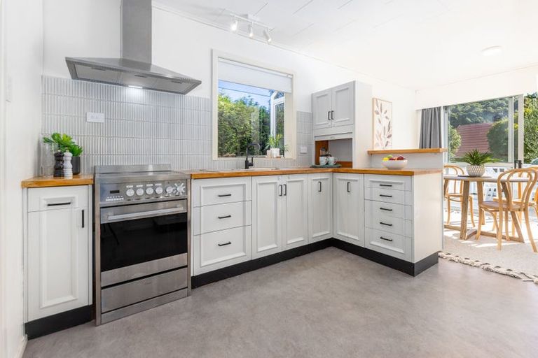 Photo of property in 22 Kaitawa Crescent, Paraparaumu, 5032