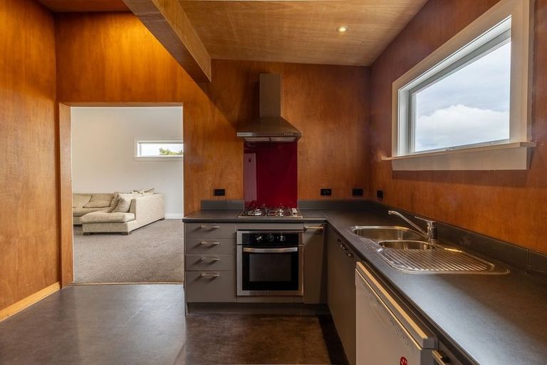 Photo of property in 31 Apuka Street, Brooklyn, Wellington, 6021