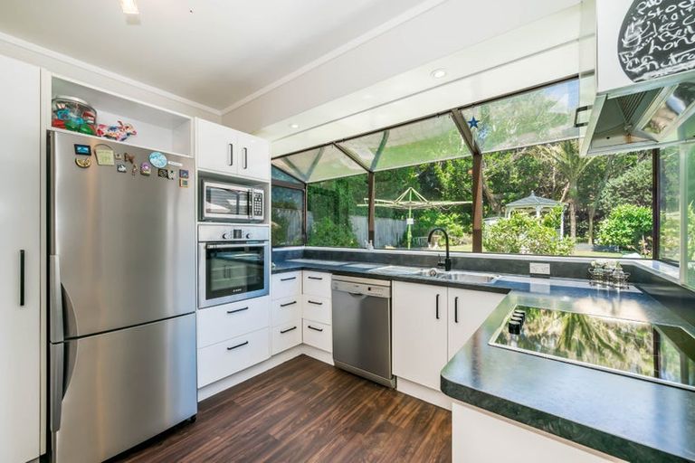 Photo of property in 81 Nimmo Avenue East, Waikanae, 5036