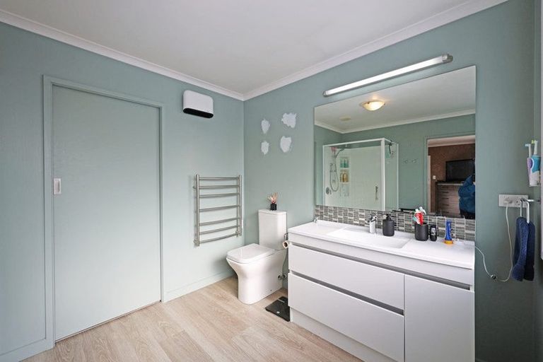 Photo of property in 16 Ure Street, South Hill, Oamaru, 9400