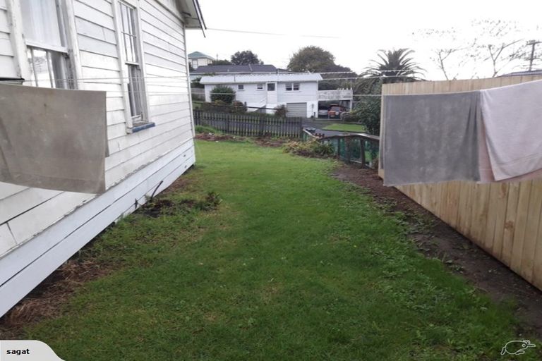 Photo of property in 1 Miro Street, Helensville, 0800