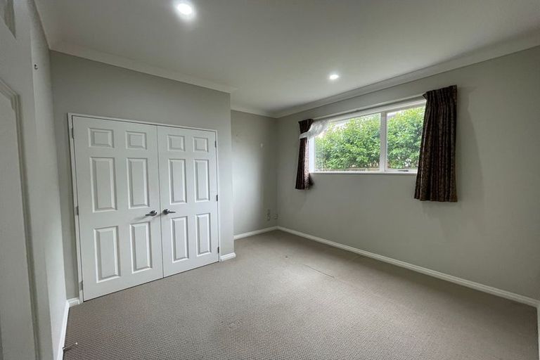 Photo of property in 32 Kaseng Place, East Tamaki Heights, Auckland, 2016