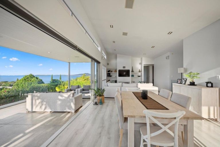 Photo of property in 12a Eastcliffe Road, Castor Bay, Auckland, 0620