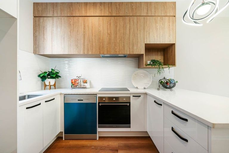 Photo of property in 9/10 Newington Road, Henderson, Auckland, 0612