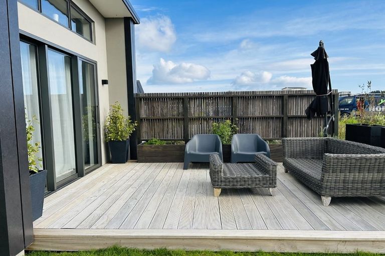 Photo of property in 8 Mirek Street, Waikanae, 5036