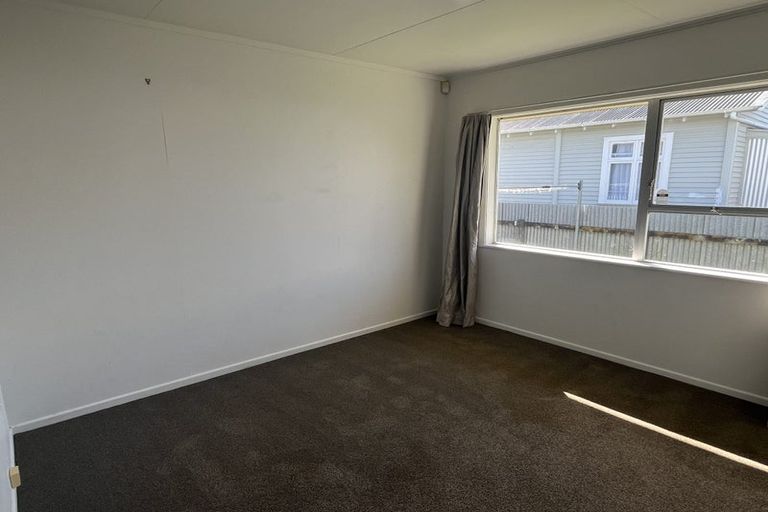 Photo of property in 35 Mcgiffert Street, Palmerston North, 4410