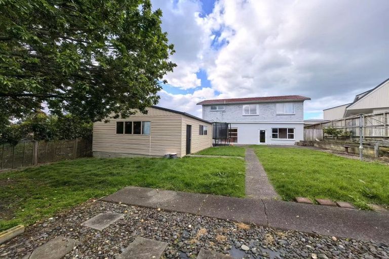 Photo of property in 18 Paisley Street, Mellons Bay, Auckland, 2014