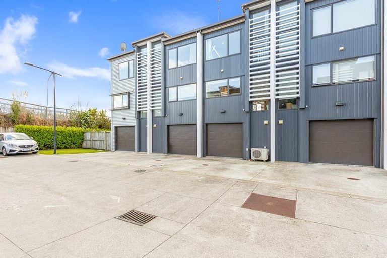 Photo of property in 40 Memorial Park Lane, Hobsonville, Auckland, 0618