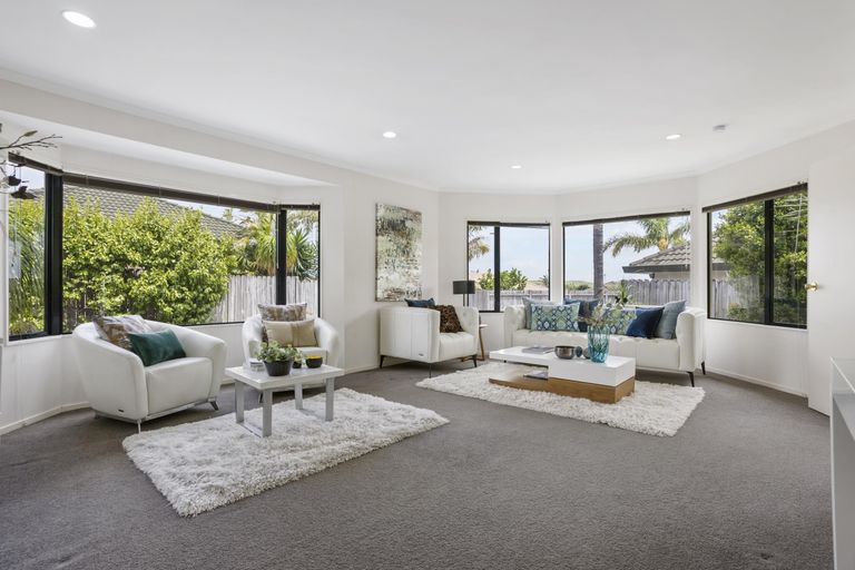 Photo of property in 20 Moyrus Crescent, East Tamaki Heights, Auckland, 2016